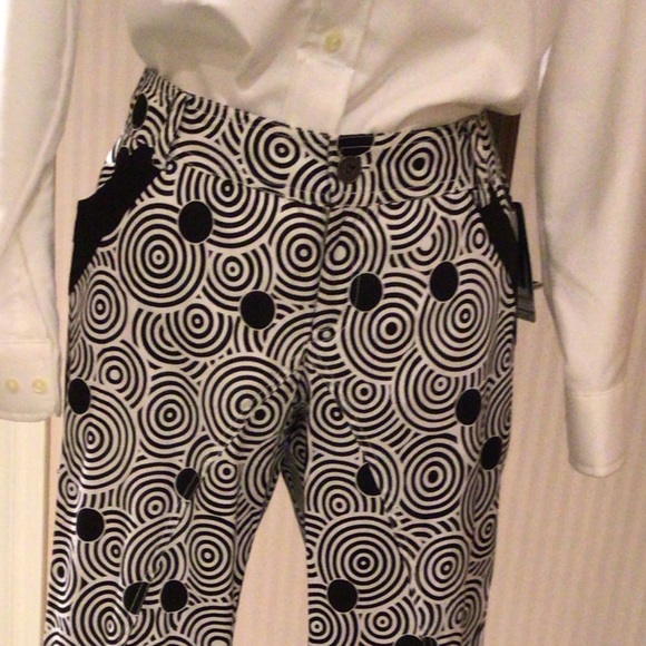 💕💕HOST PICK💕💕NWT White with black capris retro inspired spirals - Picture 2 of 5